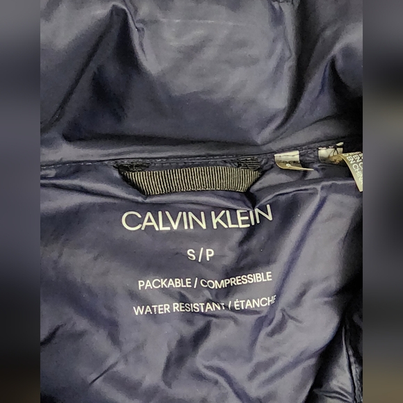 Calvin Klein light Packable Puffer Jacket Size Small - Picture 6 of 9